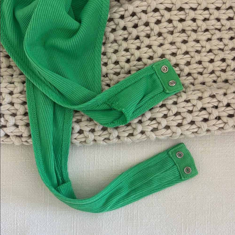 CLYQUE Green Bodysuit - Picture 4 of 4